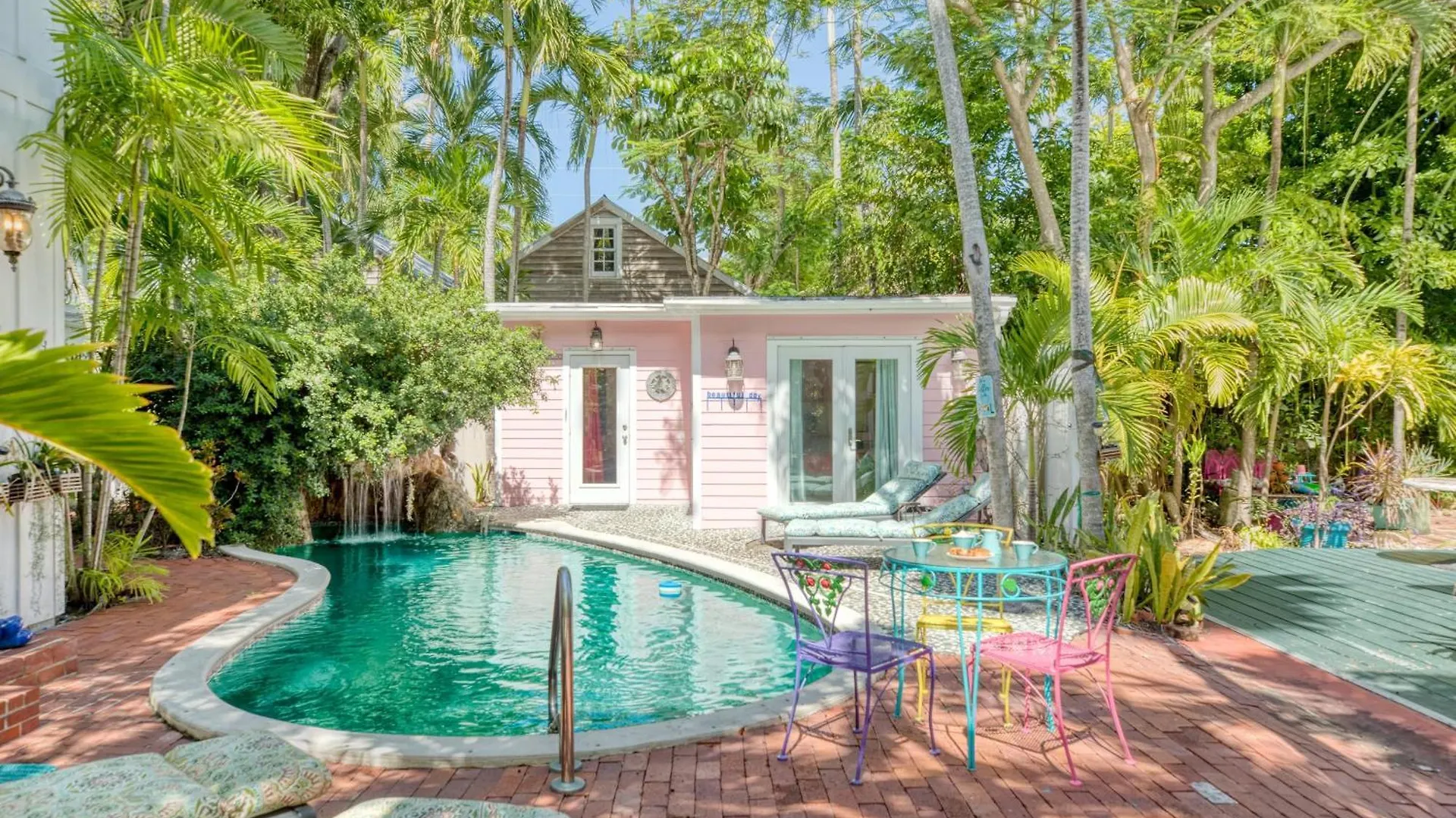 Boat House By Avantstay Character Cottage Central Location W Shared Pool Month Long Stays Cayo Hueso 0*,  Estados Unidos