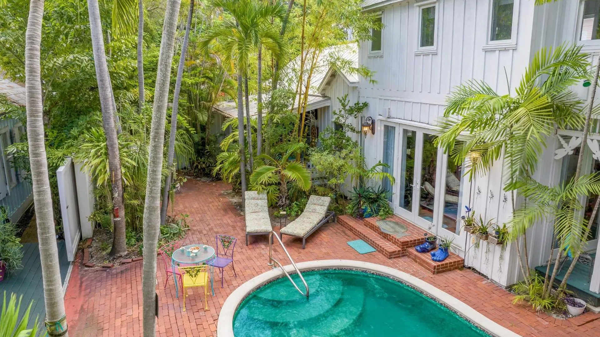 Boat House By Avantstay Character Cottage Central Location W Shared Pool Month Long Stays Key West Holiday home