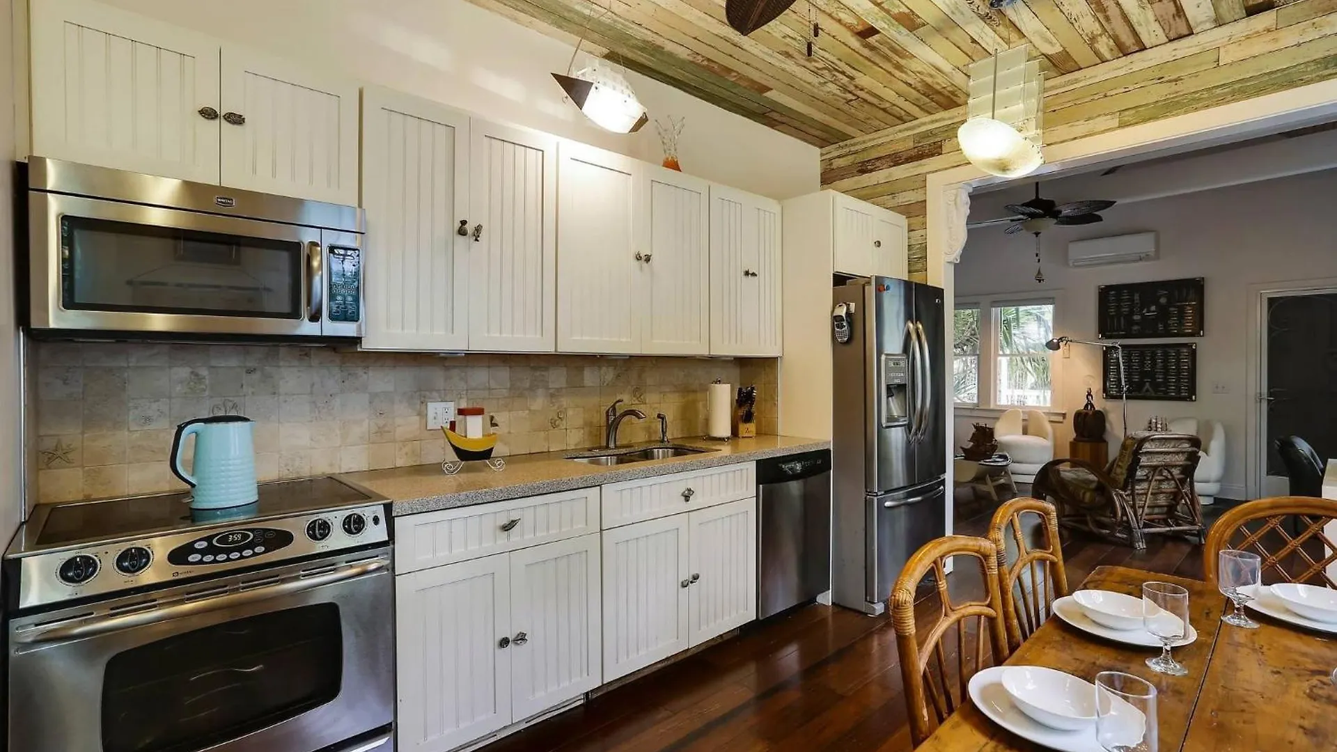 Boat House By Avantstay Character Cottage Central Location W Shared Pool Month Long Stays Key West Holiday home